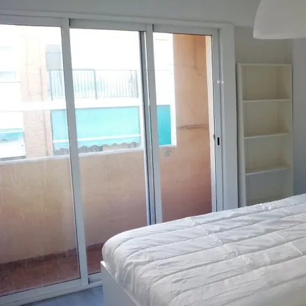 Rent this 3 bed room on Carrer de l'Arquitecte Arnau in 11, 46020 Valencia