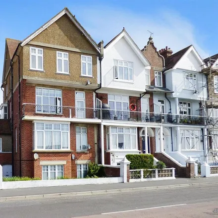 Rent this 3 bed apartment on South Terrace in Littlehampton, BN17 5NX