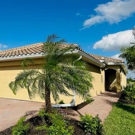 Rent this 3 bed house on Vine Avenue in Collier County, FL 34120