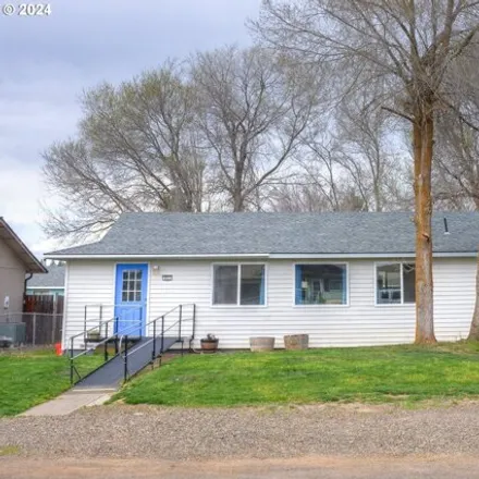 Buy this 4 bed house on 557 West Collins Street in Goldendale, WA 98620