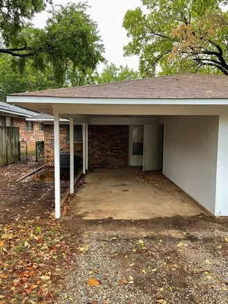 Image 3 - 1526 West Elm Street, Denison, TX 75020, USA - Duplex for rent