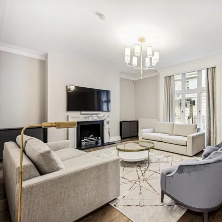 Rent this 3 bed apartment on 6 Dunraven Street in London, W1K 7FD