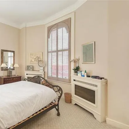 Image 7 - Egerton Gardens, London, SW3 2BY, United Kingdom - Apartment for sale