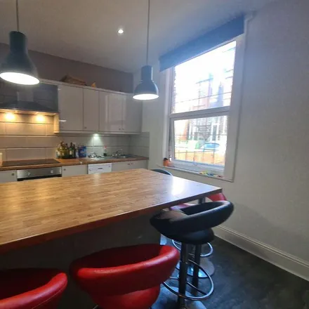 Image 7 - 55 Brudenell Mount, Leeds, LS6 1HT, United Kingdom - House for rent