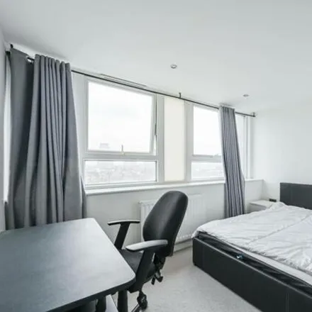 Image 3 - Webb House, 3 Trevithick Way, Bromley-by-Bow, London, E3 3GB, United Kingdom - Apartment for sale