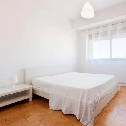 Rent this 3 bed room on Major Pála in Rua Machado dos Santos, 4400-121 Vila Nova de Gaia