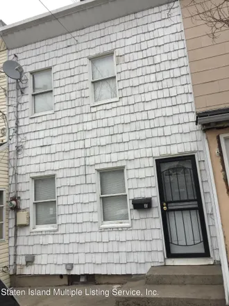 Rent this 3 bed townhouse on 50 Bush Avenue in New York, NY 10303