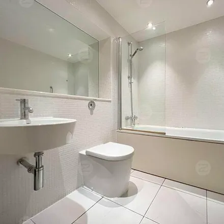 Image 5 - Rodman House, 2 Larson Walk, Millwall, London, E14 9HY, United Kingdom - Apartment for sale