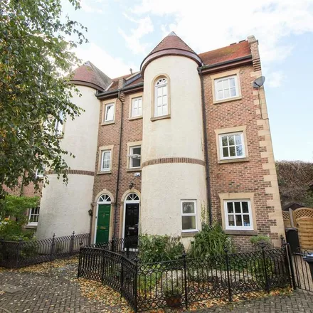 Rent this 4 bed townhouse on Williamson Drive in Ripon, HG4 1AY