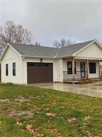 Image 3 - 571 West 29th Street, Higginsville, MO 64037, USA - House for sale