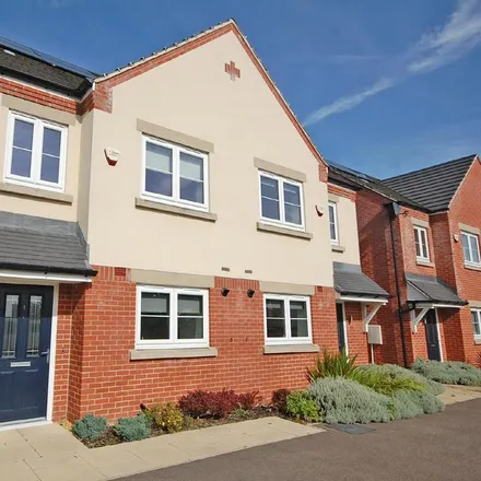 Rent this 3 bed duplex on Hookstone Chase in North Yorkshire, HG2 7DL