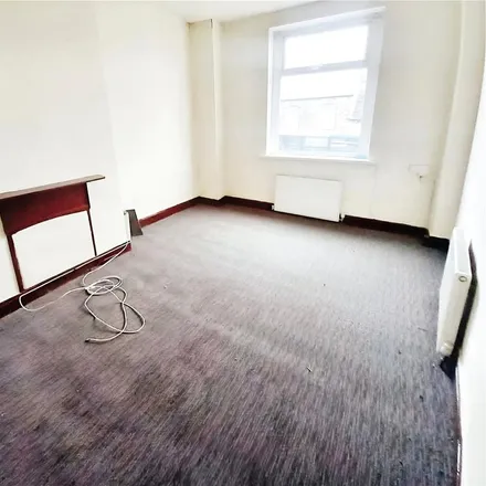 Image 3 - Sovereign Sports, Westbourne Road, Huddersfield, HD1 4LQ, United Kingdom - Apartment for rent