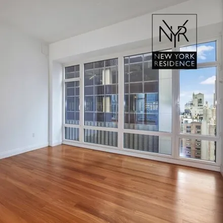 Image 5 - The Centurion, 33 West 56th Street, New York, NY 10019, USA - House for rent