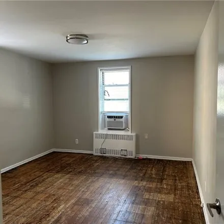Image 2 - Valentine Gardens, Building 3 of 5, 517 Riverdale Avenue, Lowerre, City of Yonkers, NY 10705, USA - Apartment for sale