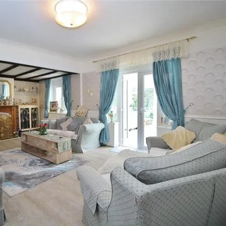 Image 2 - Salvington Hill, Worthing, BN13 3BB, United Kingdom - House for sale