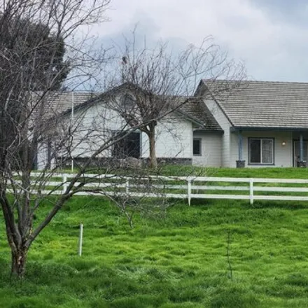 Buy this 3 bed house on 32412 Pleasant Oak Drive in Tulare County, CA 93265