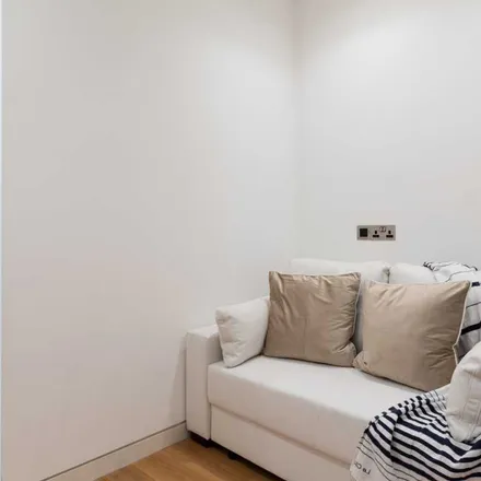 Image 3 - 19 Prince's Mews, London, W2 4NU, United Kingdom - Apartment for rent