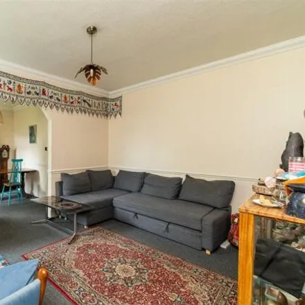 Image 6 - 122, 124 Ovington Grove, Newcastle upon Tyne, NE5 2RS, United Kingdom - Apartment for sale