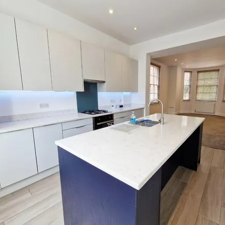 Rent this 3 bed apartment on 4 Oxford Street in Nottingham, NG1 5BH