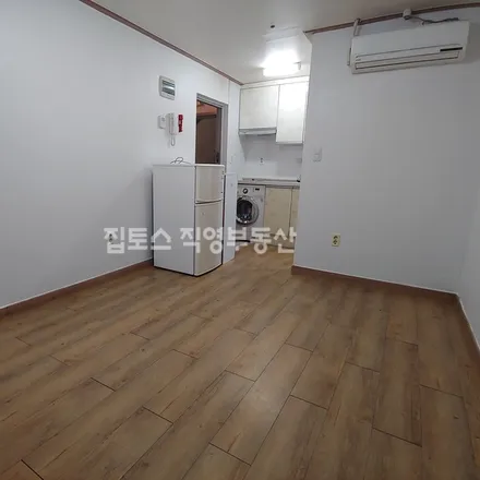 Rent this studio apartment on 서울특별시 관악구 봉천동 918-3