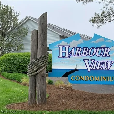 Buy this 2 bed condo on 1039 Harbor Street in Conneaut, OH 44030