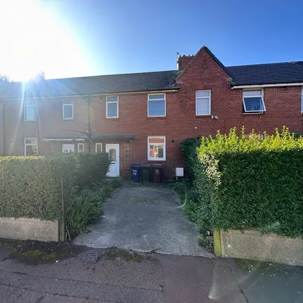 Rent this 3 bed townhouse on Holystone Crescent in Newcastle upon Tyne, NE7 7ET