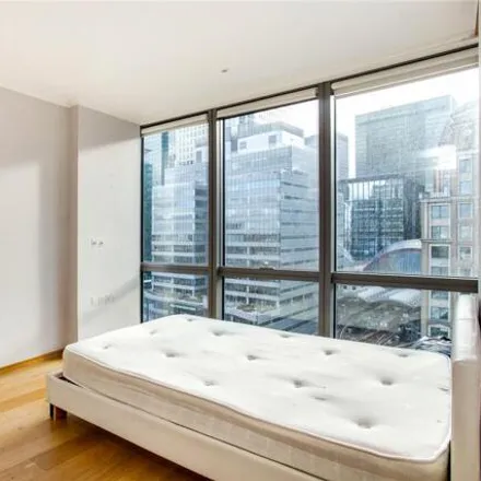 Image 4 - 1 West India Quay, 26 Hertsmere Road, Canary Wharf, London, E14 4AW, United Kingdom - Apartment for sale