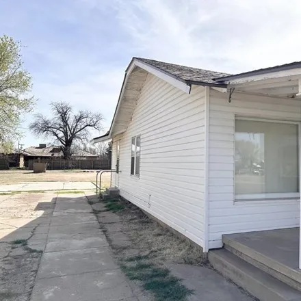 Image 4 - 225 Southwest 5th Street, Dimmitt, TX 79027, USA - House for sale