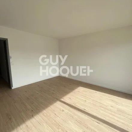 Rent this 1 bed apartment on 1 Quai de la Marine in 89000 Auxerre, France