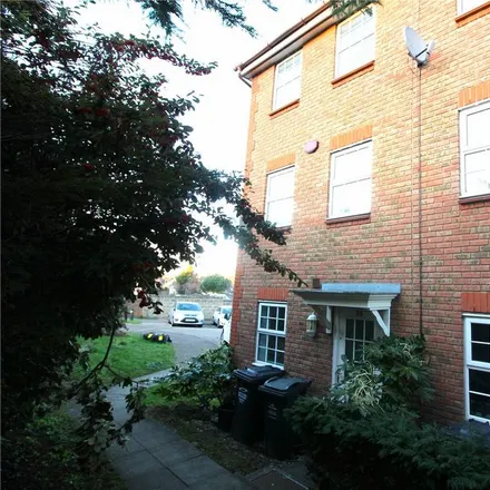 Rent this 4 bed townhouse on 2 Warwick Way in Hawley, DA1 1PG