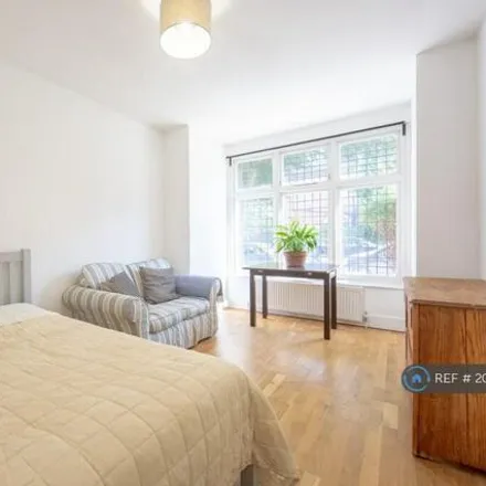 Rent this studio apartment on 37 Aberdare Gardens in London, NW6 3AL