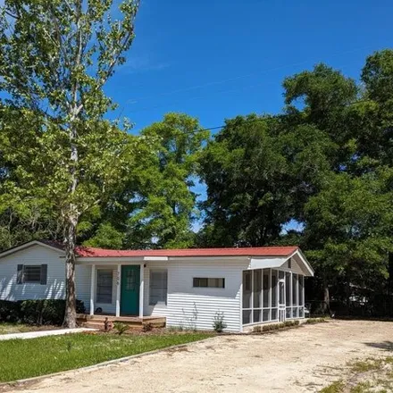 Image 2 - 750 7th Street West, Carrabelle, FL 32322, USA - House for sale