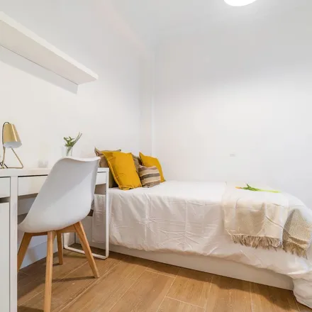 Rent this 6 bed apartment on Alimentación in Calle del Doctor Esquerdo, 28007 Madrid