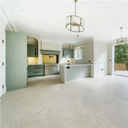 Image 5 - Kingsway, Gerrards Cross, SL9 8NT, United Kingdom - Townhouse for sale