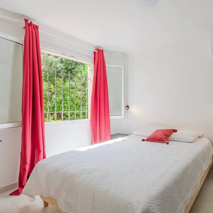 Rent this 4 bed house on Roquebrune-sur-Argens in Var, France