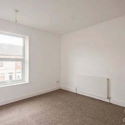 Image 4 - Mount Street, Mansfield Woodhouse, NG19 7AT, United Kingdom - Townhouse for rent