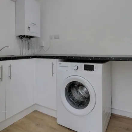Rent this 4 bed apartment on 11 Gainsboro Gardens in London, UB6 0JG
