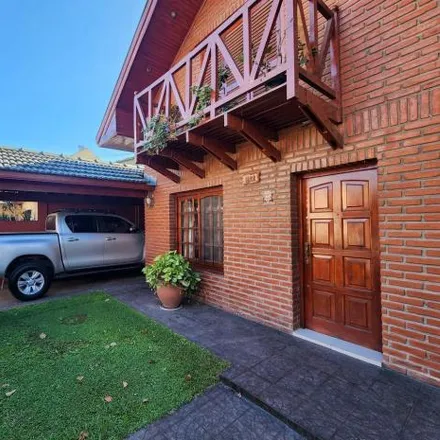 Buy this 3 bed house on Almirante Brown in Quilmes Este, 1878 Quilmes