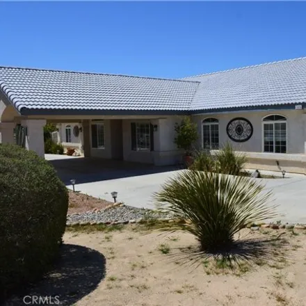 Image 2 - 13628 Cronese Road, Sunset Hills, Apple Valley, CA 92308, USA - House for rent