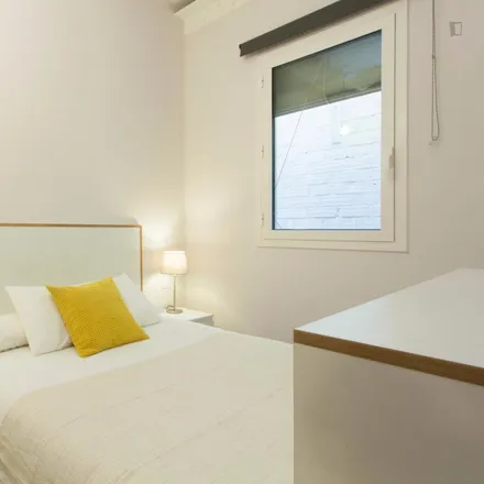 Rent this studio apartment on Carrer dels Enamorats in 1, 08013 Barcelona