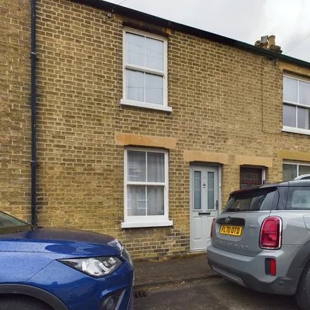 Rent this 2 bed townhouse on 15 Selwyn Road in Cambridge, CB3 9EA
