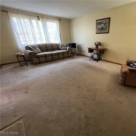 Image 4 - 2038 Kevin Court Northeast, New Philadelphia, OH 44663, USA - House for sale