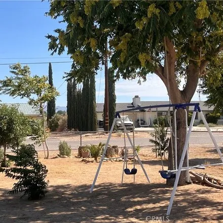 Image 2 - 19070 Sheffield St, Hesperia, California, 92345 - House for sale