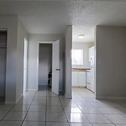 Image 2 - 2150 Madison Street, Hollywood, FL 33020, USA - Apartment for rent