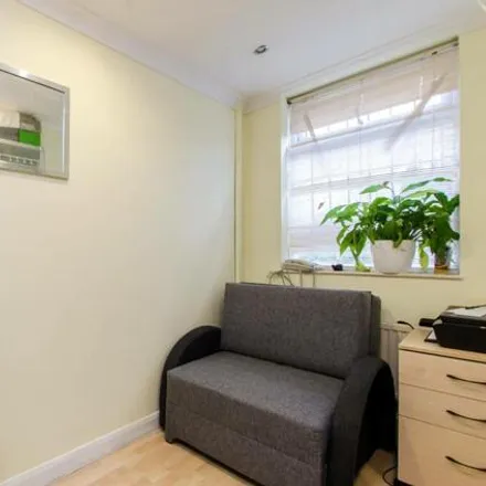 Image 4 - Bede, 351 Southwark Park Road, South Bermondsey, London, SE16 2JW, United Kingdom - House for rent