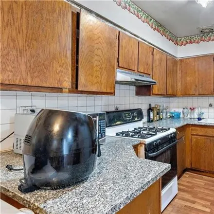 Image 4 - 2115 Prospect Avenue, New York, NY 10457, USA - House for sale