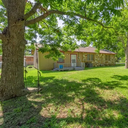 Image 6 - 503 Euclid Street, Cleburne, TX 76033, USA - House for sale