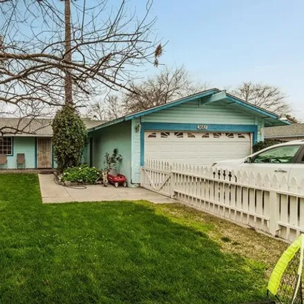 Buy this 3 bed house on 3690 North Ezie Avenue in Fresno, CA 93727