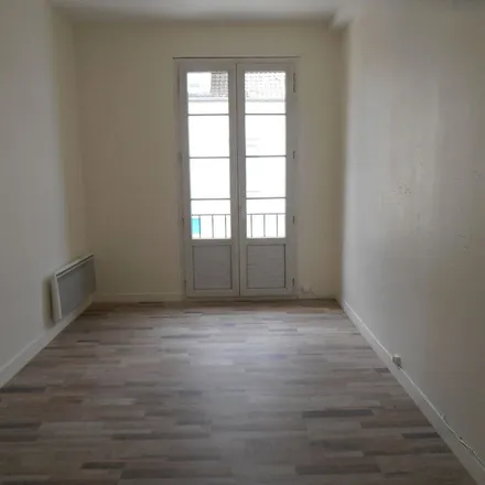 Rent this 2 bed apartment on Montagne de Calipet in 60700 Pont-Sainte-Maxence, France