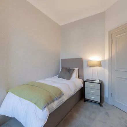 Image 3 - 1-3 Sloane Court East, London, SW1W 8BP, United Kingdom - Apartment for rent